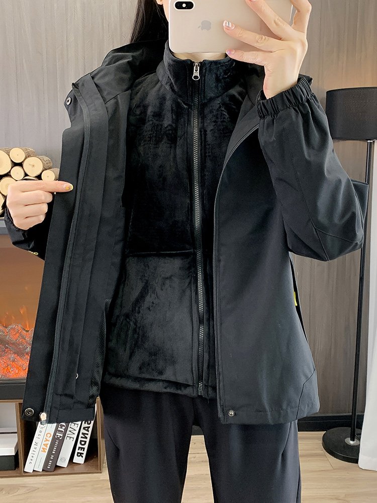 OUTDOOR'S MEN AND WOMEN ARE THE SAME MEN AND WOMEN IN THE AUTUMN WINTER COUPLE'S JACKETS FOR A HIKE TO TIBET