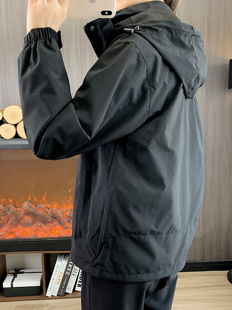 OUTDOOR'S MEN AND WOMEN ARE THE SAME MEN AND WOMEN IN THE AUTUMN WINTER COUPLE'S JACKETS FOR A HIKE TO TIBET