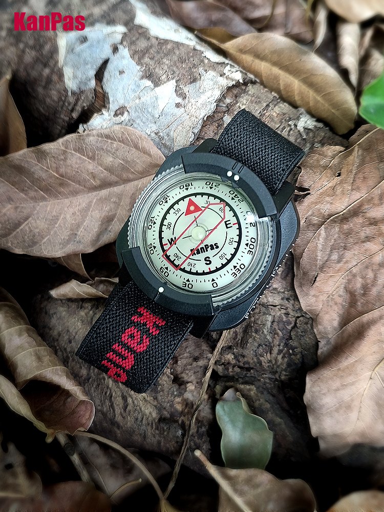 Kanpas wristwatch outdoor exercise compass with nightlight waterproofing and a diving watch on foot camping