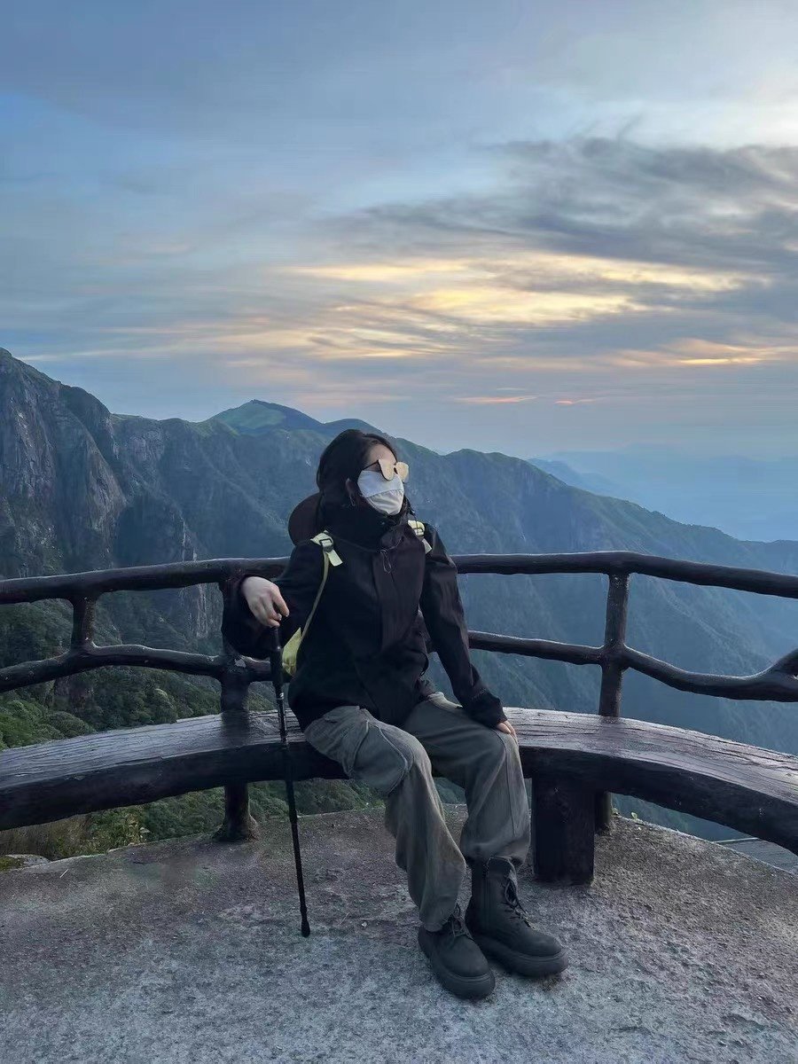 The Alai Wolves Paw Movement's outdoor assault suit will remove the waterproof and windproof travel and climb the mountain outside the Tibetans