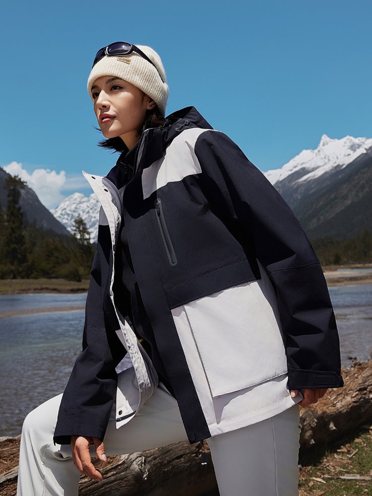 Three-and-a-half-a-half-a-half-a-half-a-half-a-half-year-old windproof and waterproof coats for the autumn and winter