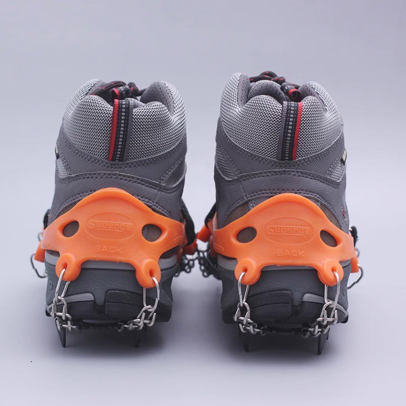 The new belt strengthens skating shoes with stainless steel chains to climb up the rocks and climb safe 12 teeth of ice and snow claws