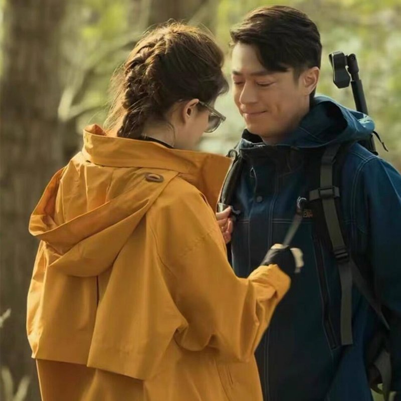 In the autumn of 2024, Liu Ying Fu Ying Yiu and his mountain coats are three times the same as the windshield