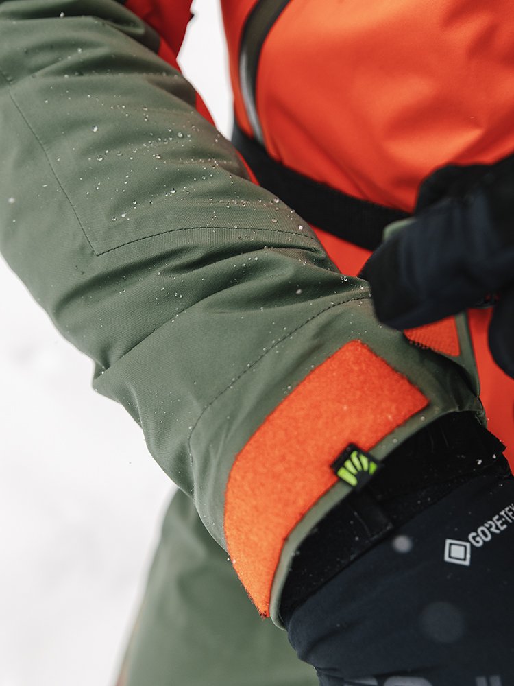 Karpos open-hull, tan-skinned, single-story male windproof, waterproof, mountain-riding, wind-shell jacket