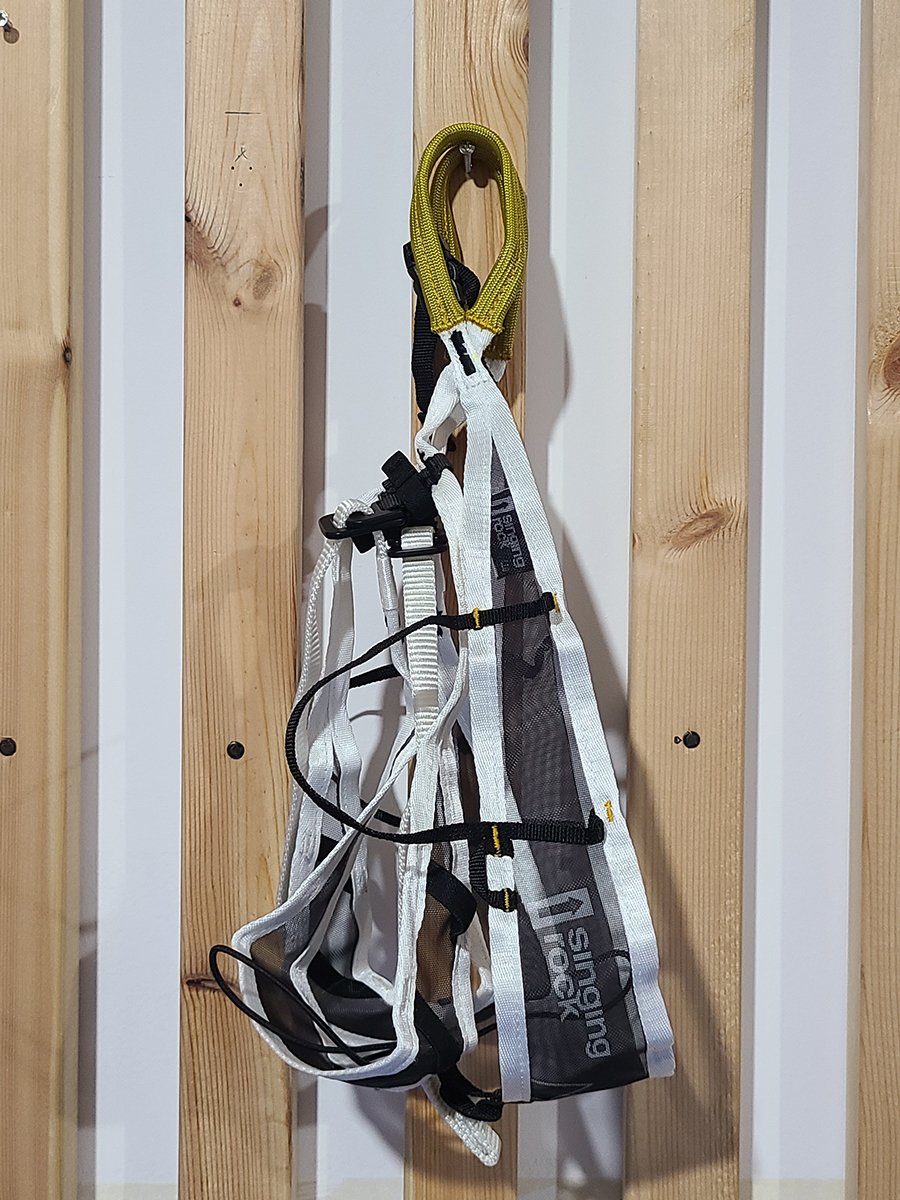 Soloak Ice Tallinn imports super-light climbing ice-crawling safety belts with double-validation