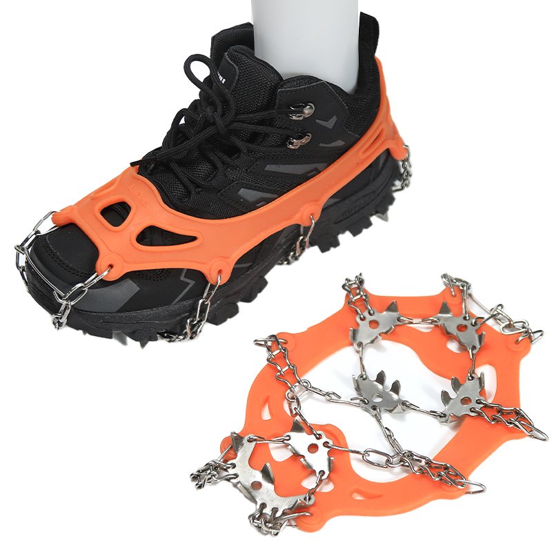Ice-clawed slippers with snow-crawling out-of-the-house snow-crawling equipment with mountain-sliding chains nailed to the winter skating machine