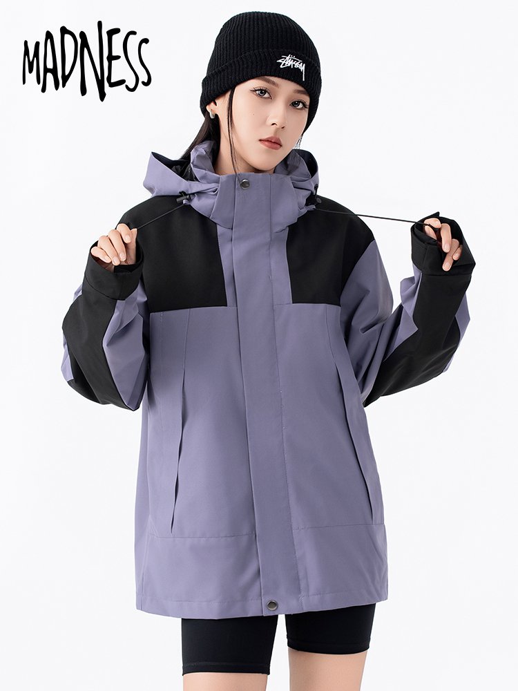 MADNESS OUTDOOR WATERPROOFING CAN REMOVE A SMALL CHILD OF A THREE-AND-A-UNITED STATES ASSAULT SUIT FROM THE MOUNTAIN COAT