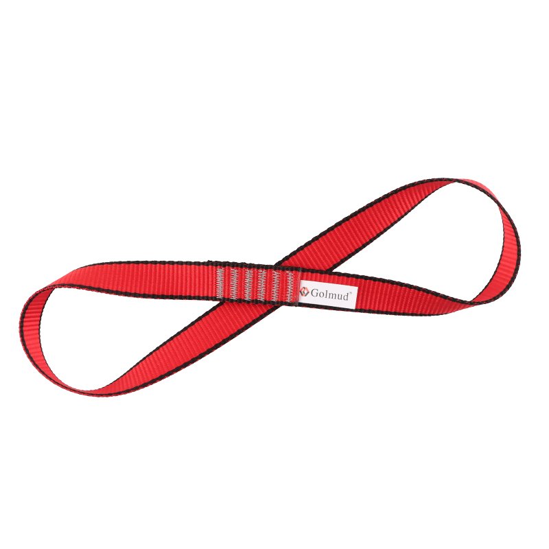 Golmud outside climbs the rock-mounted flat-belt security ropes to protect the ringed rescue