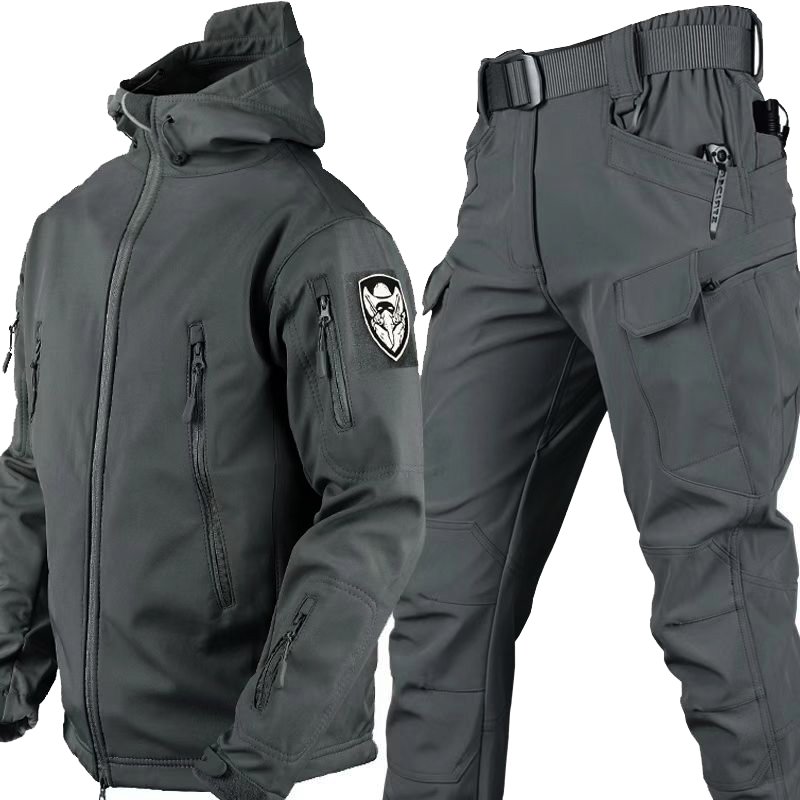 Outdoor shark skins, husks, men's windproof tactical jackets, winter velvet and thicker mountain clothes