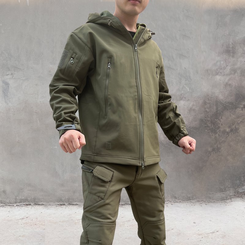 Outdoor shark skins, husks, men's windproof tactical jackets, winter velvet and thicker mountain clothes