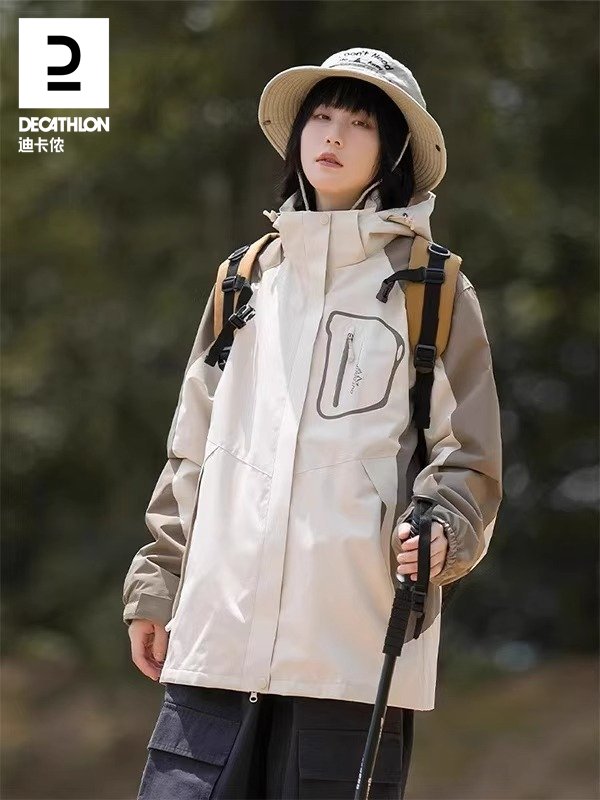 Dicannon's T-shirts are the same for men and women who spend the autumn and winter together with velvet, wind and water-proof, mountain-wearing men