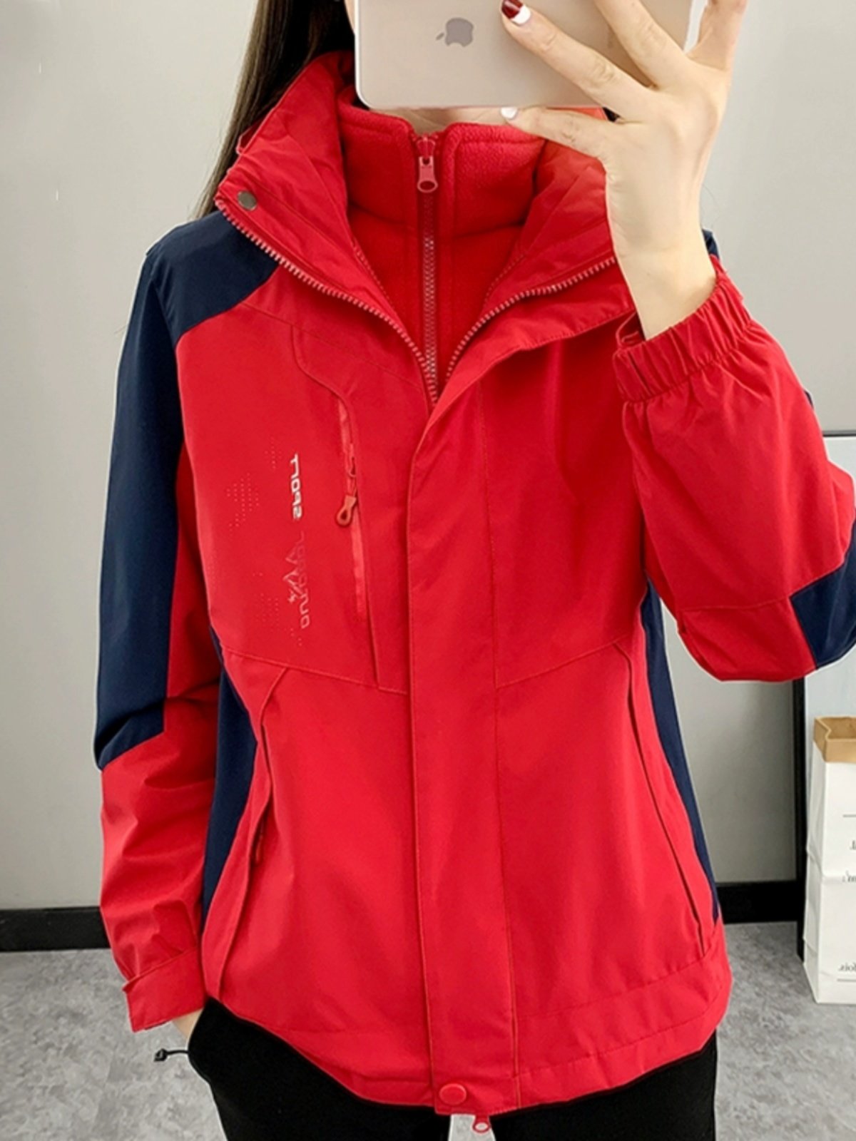 A new 2024 in a spring and autumn suit