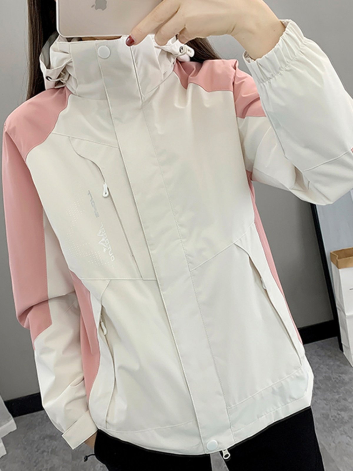 A new 2024 in a spring and autumn suit