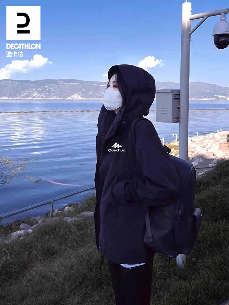 A man and woman in Dicannon's assault suit can travel in the mountains and hide in the same way