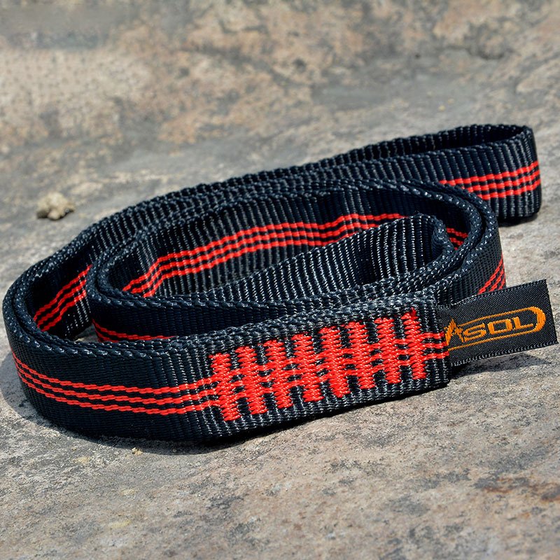 Anso outside climbing the rocky-tangled-tangled-tangled ropes high-altitude-resilted-coloured-tangled flat-tangled