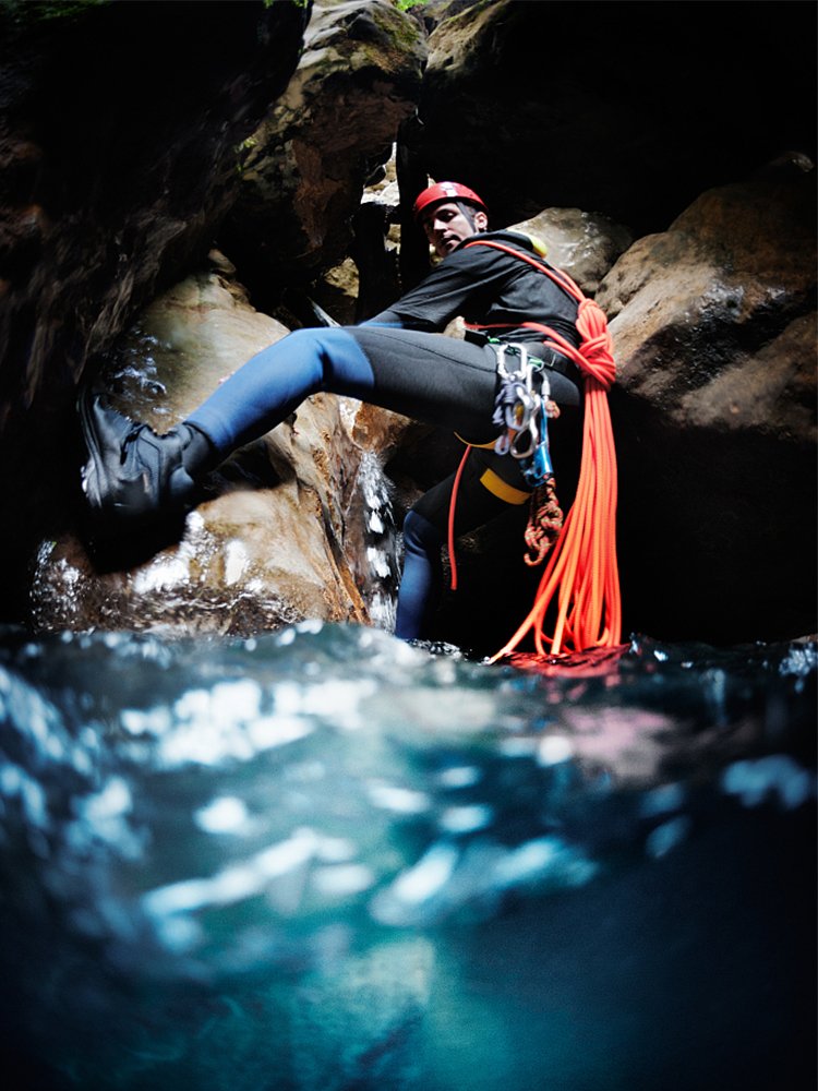 Life-saving rescue ropes for high-altitude operational safety ropes outside of Canole