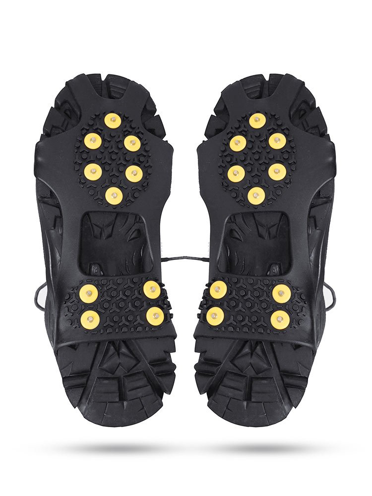 Outdoor ice-cracker, 10-dented shoe nails, skating shoes on the ground