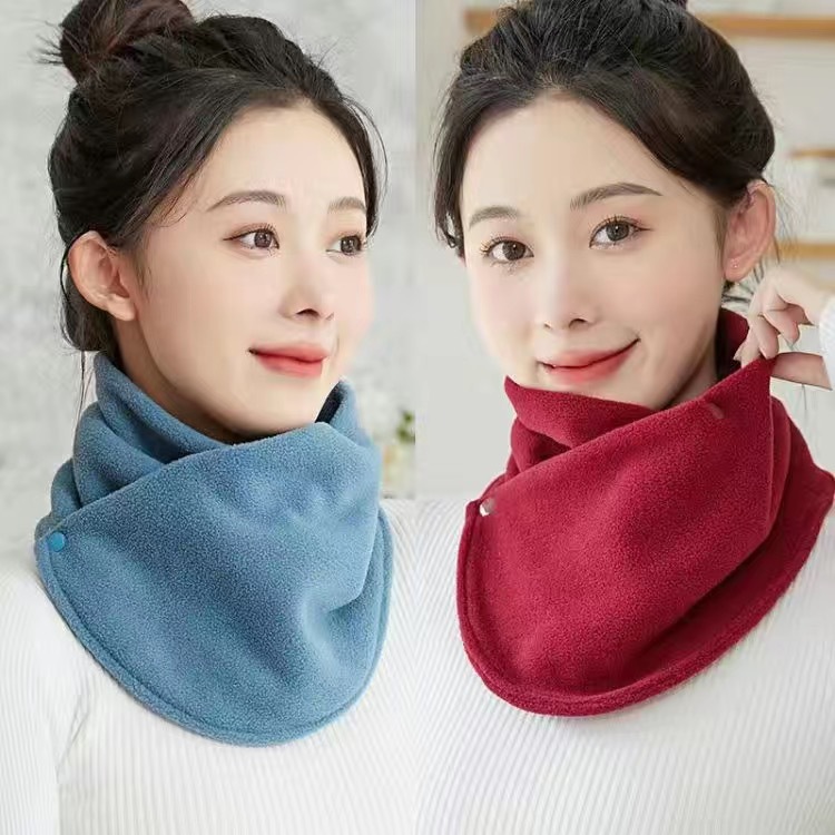 Double-buttoned neck--