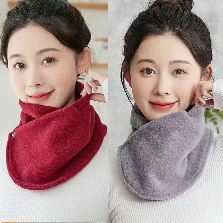 Double-buttoned necks - 2 pieces