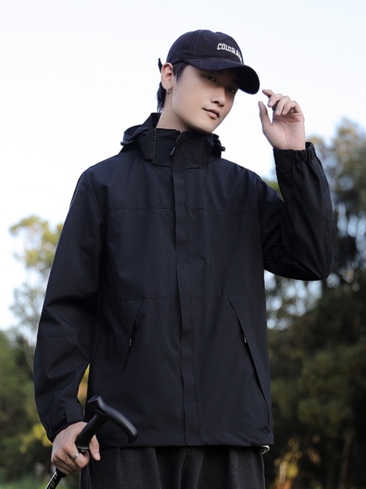 A new coat for a woman in assault suit 2024 for the autumn and winter can be removed from the outdoors in three stacks of waterproof, windproof men