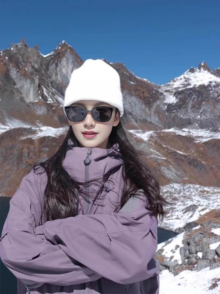 FYUT, A MAN AND A WOMAN IN A NEW SPRING AND AUTUMN 2024, A NEW WATERPROOF AND COLD-PROOF CLIMBER