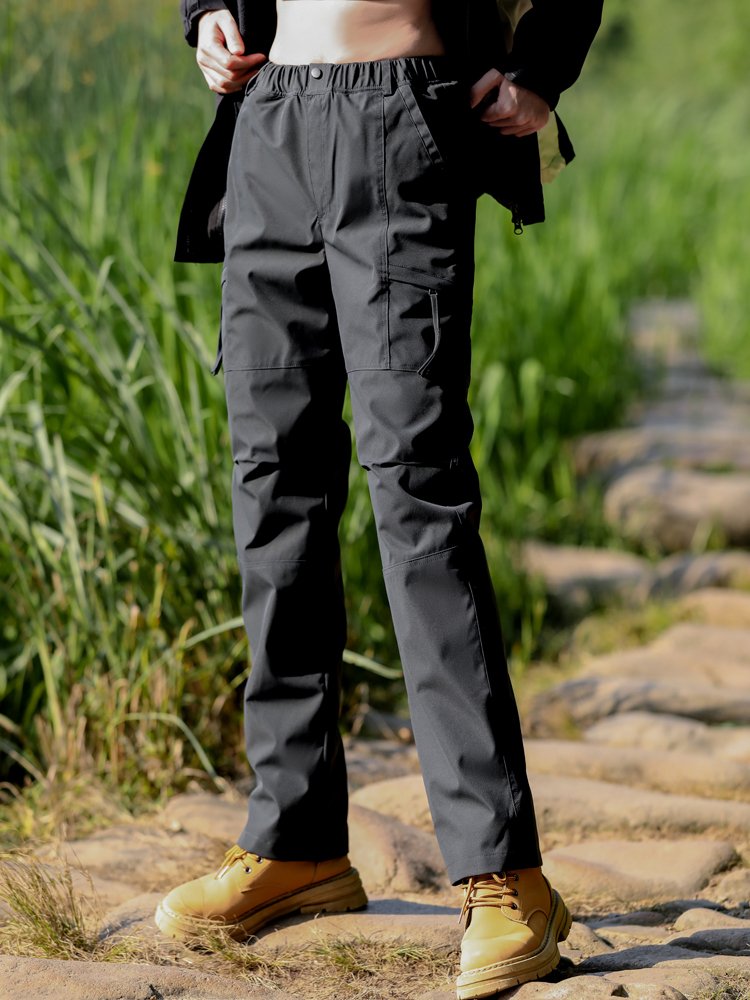 Hong Kong's sub-crops are two sets of outdoors for men and women to remove their twilight and waterproof ski pants from the fall and winter