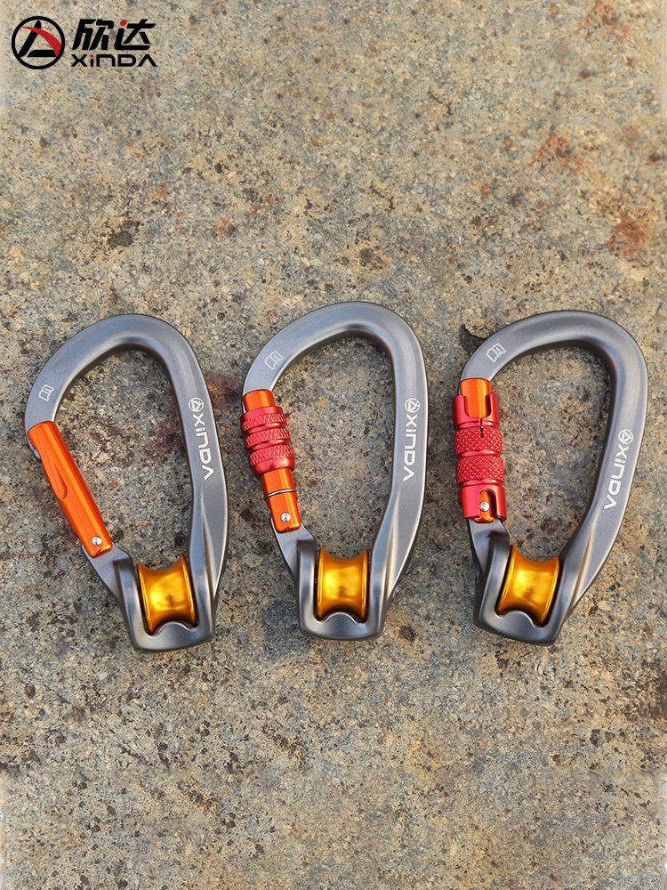 The main out-of-door taxi lock locker on the mountain, the sling-wire gear with the axle