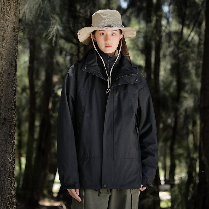 In autumn and winter, both men and women will be able to remove one or two sets of windproof and waterproof clothes