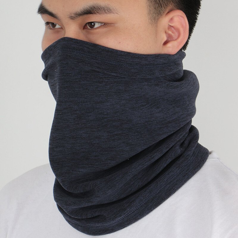 Winter skiing against the cold and wind and a thick neck-crawl-crawling face and a warm mask to the neck