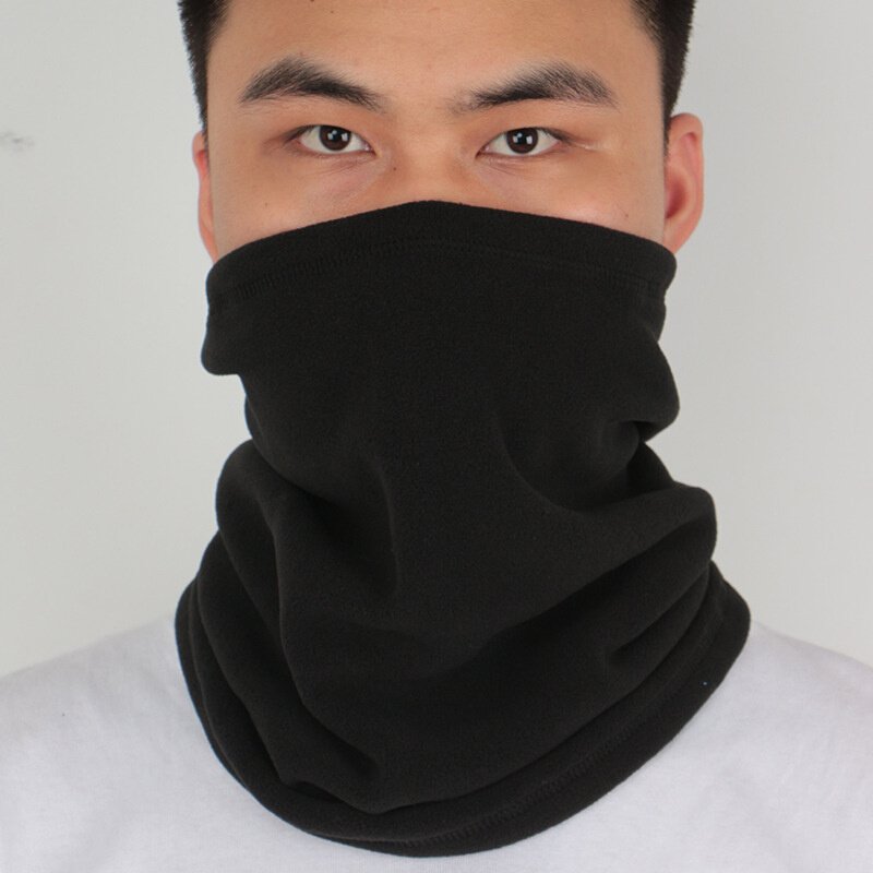 Winter skiing against the cold and wind and a thick neck-crawl-crawling face and a warm mask to the neck