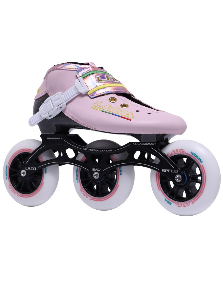 A three-wheeler straight-shoe-shoe-shoe-skating adult skater