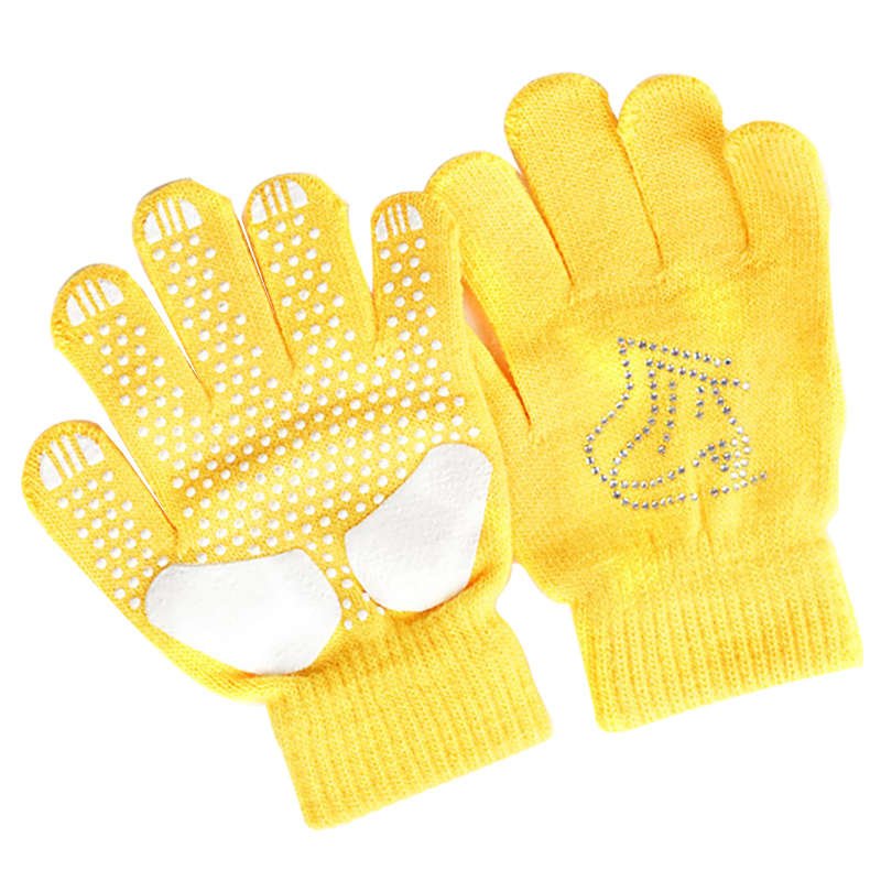 SKFORCE PROTECTION FOR BOYS AND GIRLS DRIVING IN THE WINTER WITH SKATING GLOVES