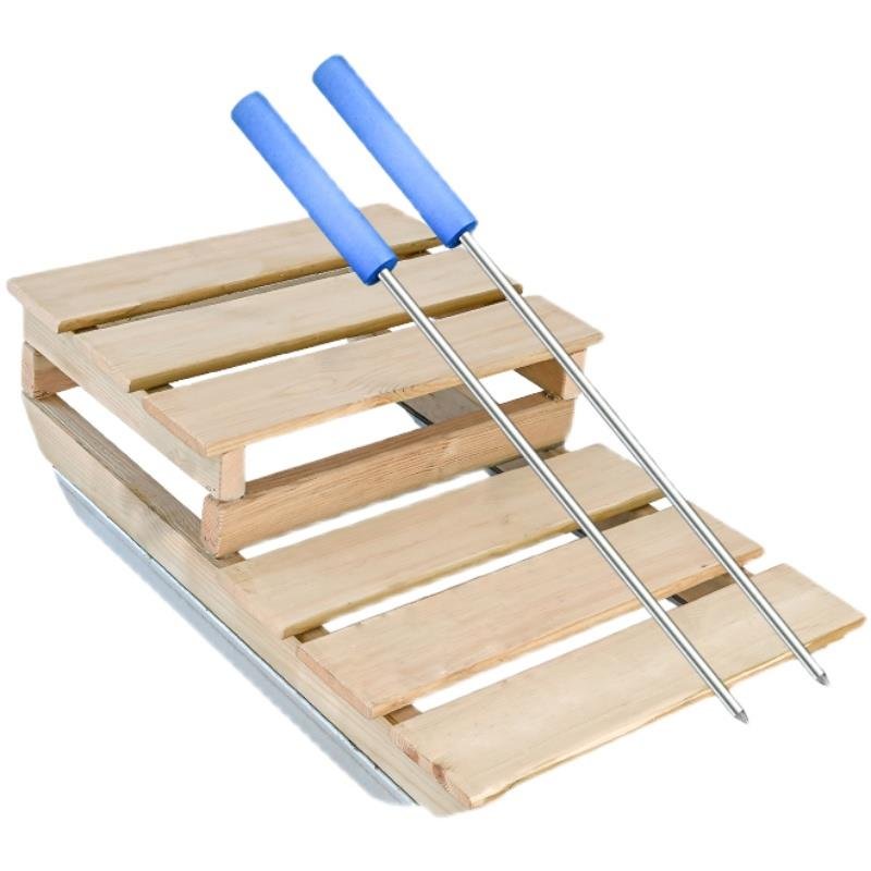 The ice-skating exterior skating sleigh sleighboards with old-fashioned skating ice