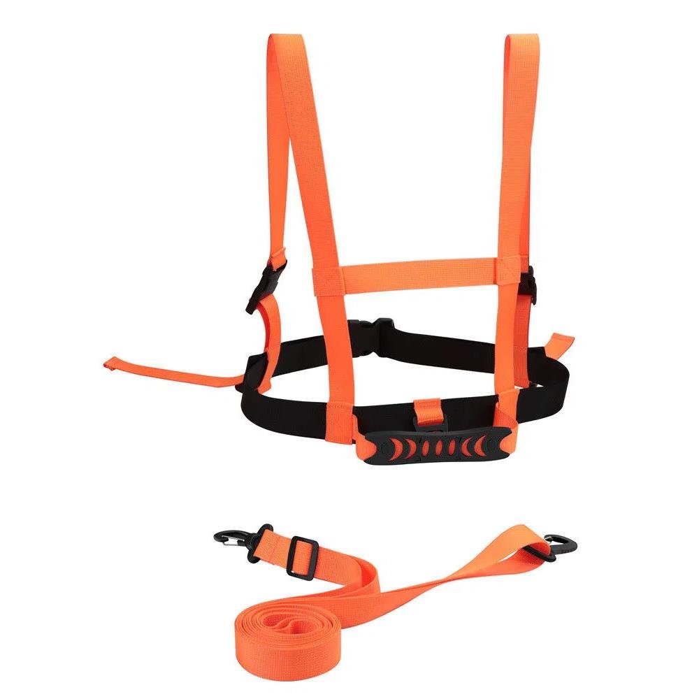 Children skiing ropes with a teaching aid to a child with a safety-protected rope