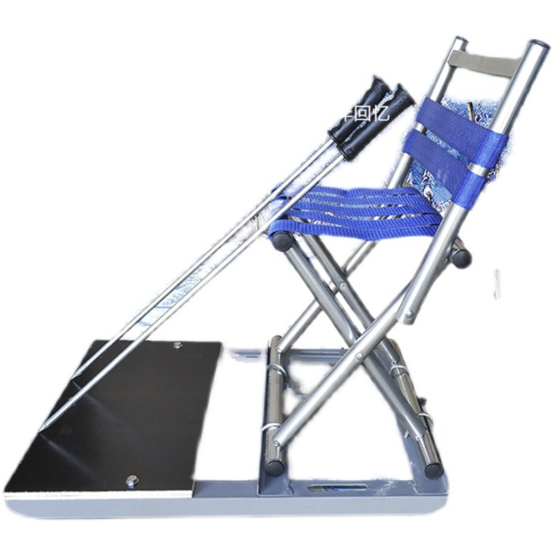 A skating cart, a skating skating cart, a plough with a back-seasoned adult toy pack on the outdoors of winter