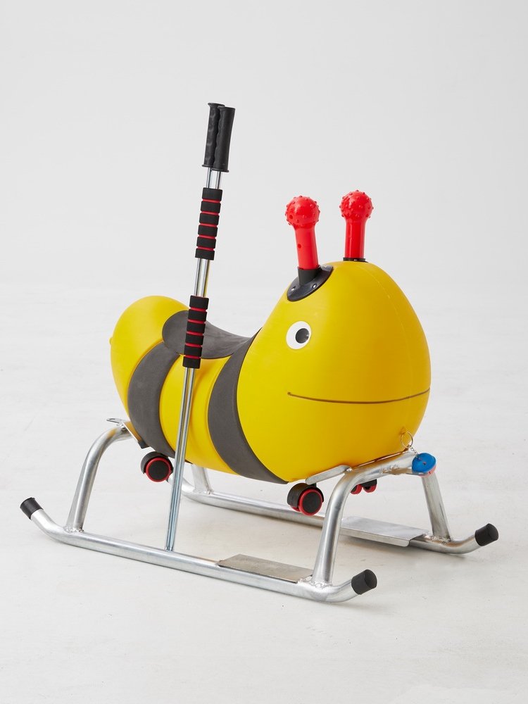 Children's sleigh sled out of the car, two pairs of ice-crawl-crawling net red cartoon skats, a new snow cart