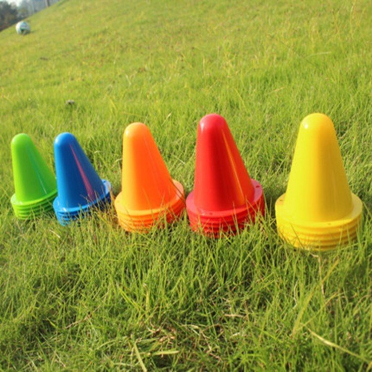 Roll-and-roller training cups for wind-proof barriers to ice-shoe-marked skating