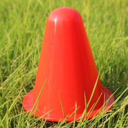 Roll-and-roller training cups for wind-proof barriers to ice-shoe-marked skating