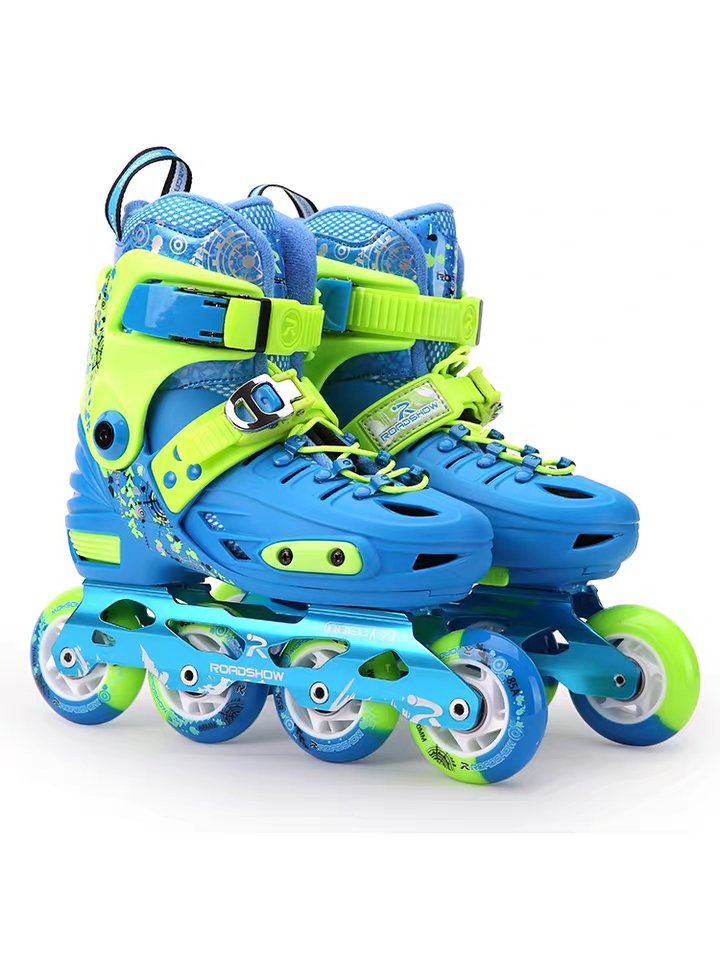 DRX1S FOR A JUNIOR SKATING SCHOLAR WITH A FULL SET OF MEN AND WOMEN