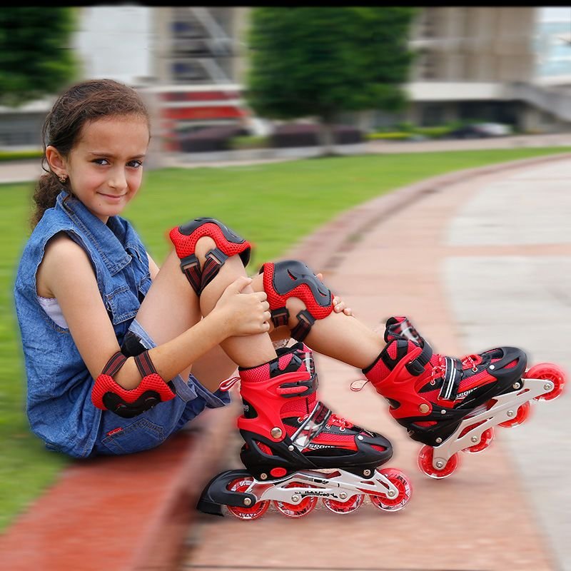 Smaller-sized boys aged 3-6-10-12 and girls skater children ' s set of roller skates