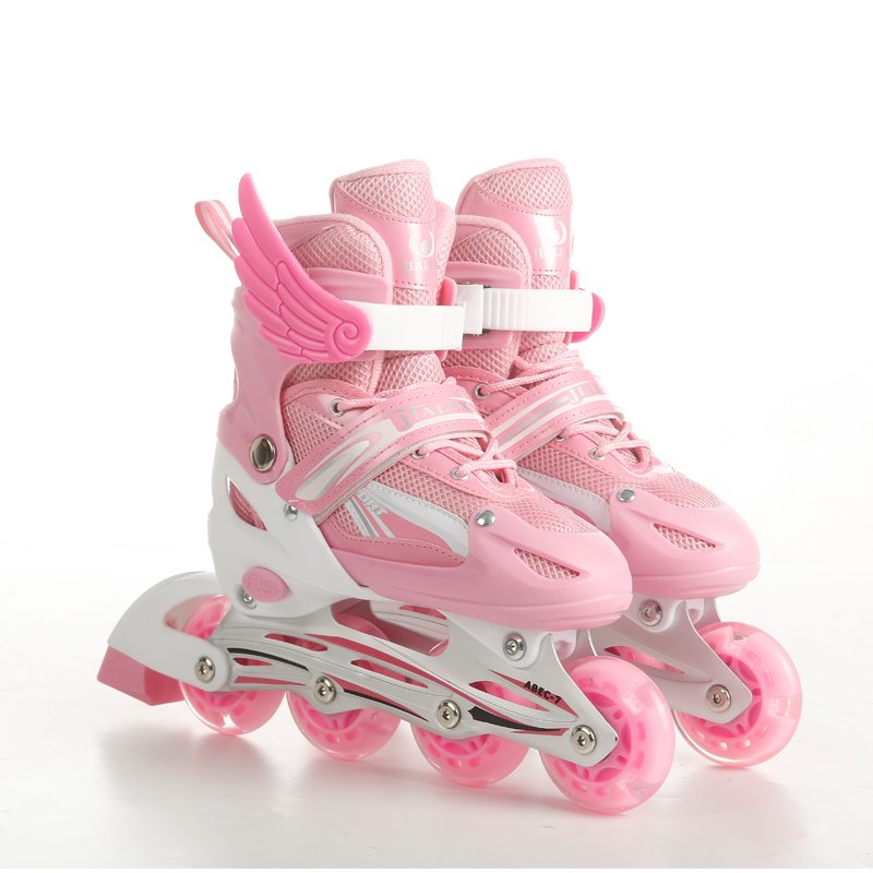 Right-to-right skater children, full of 3-5-6-8-10-year-olds, men and women skating skates