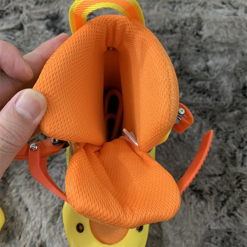 CHILDREN CAN REGULATE SKATES