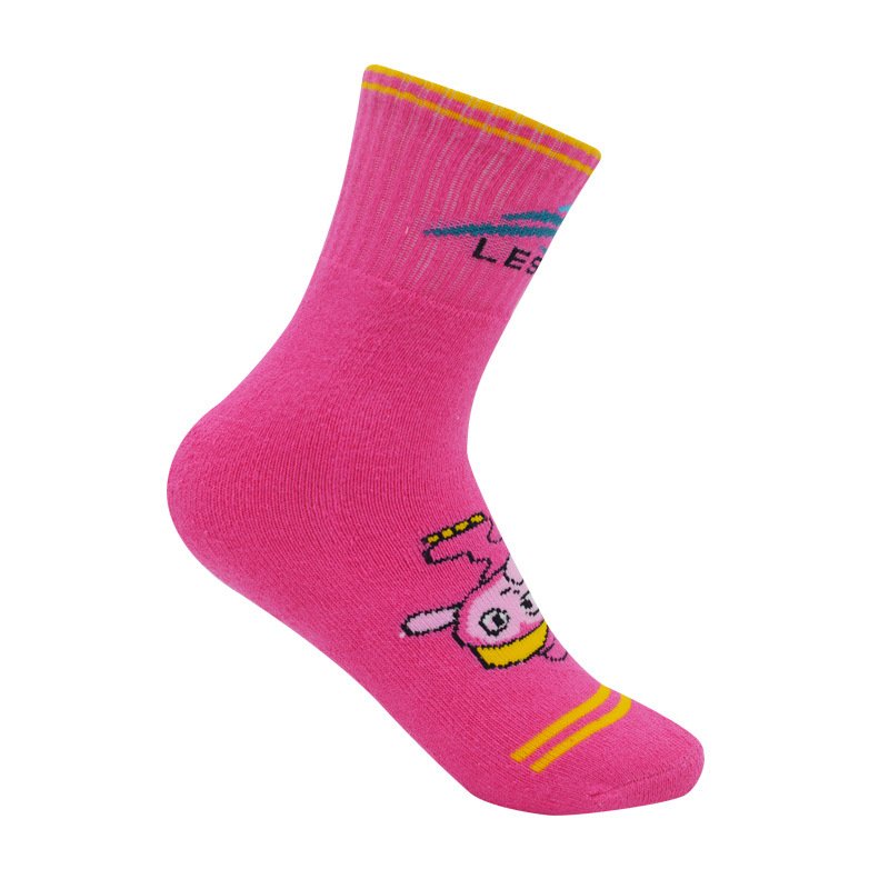 LESCAUL CHILDREN SKATING WITH THICK, WARM SOCKS AND SKATING SOCKS