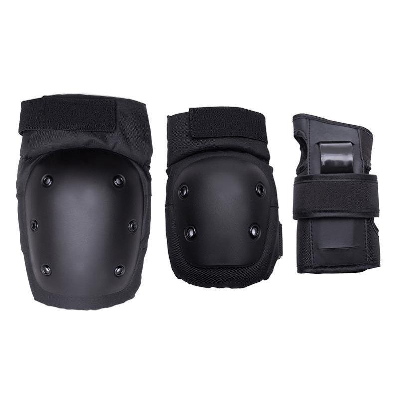 Kneel to fully protect the children's ankles, skating elbows with a thicker wheel