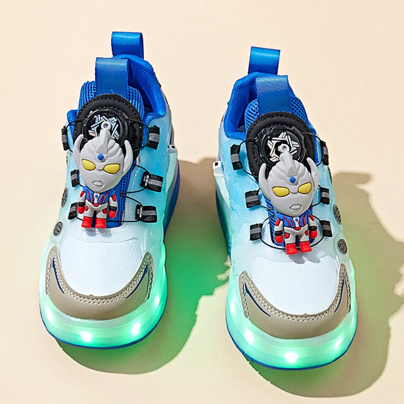 Two-wheel boys can take away their summer shoes and buttons for kids in their skates
