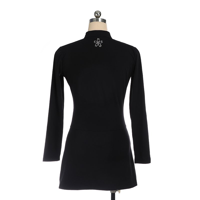 Forno's skating skating suit trained to wear a child's blouse