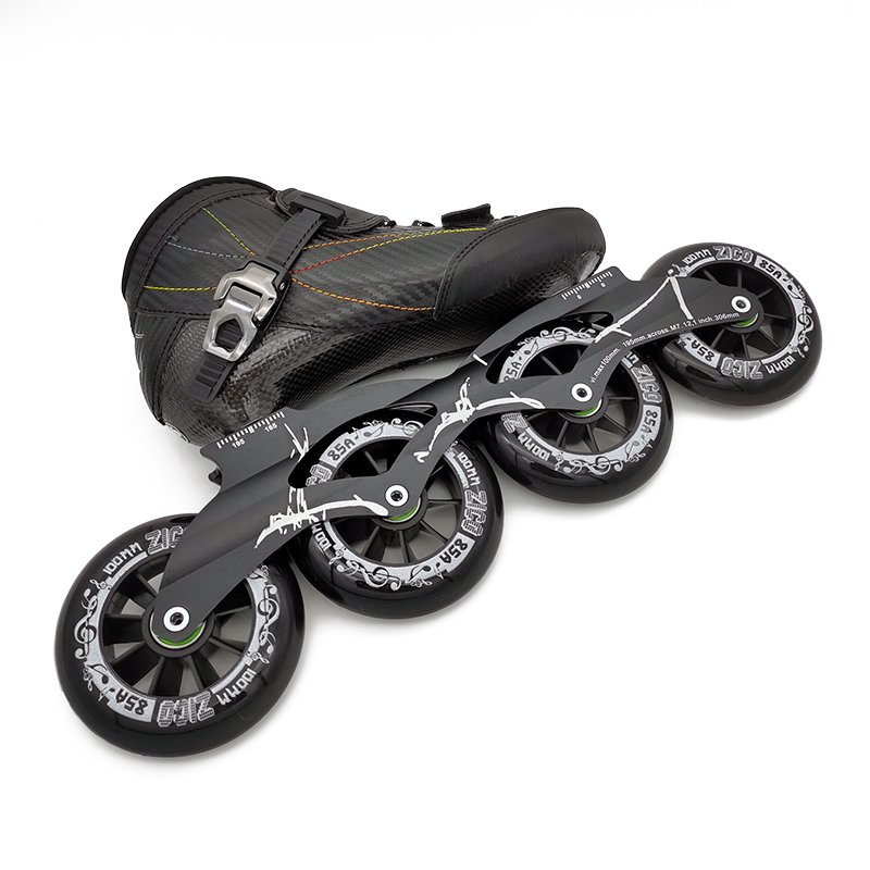 A big wheel of children in high-speed slippers can modulate carbon fibres with a special roller skater