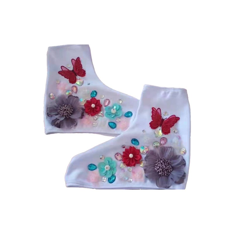♪ Dazzling elves, fancy skates, skates, skates, skates ♪