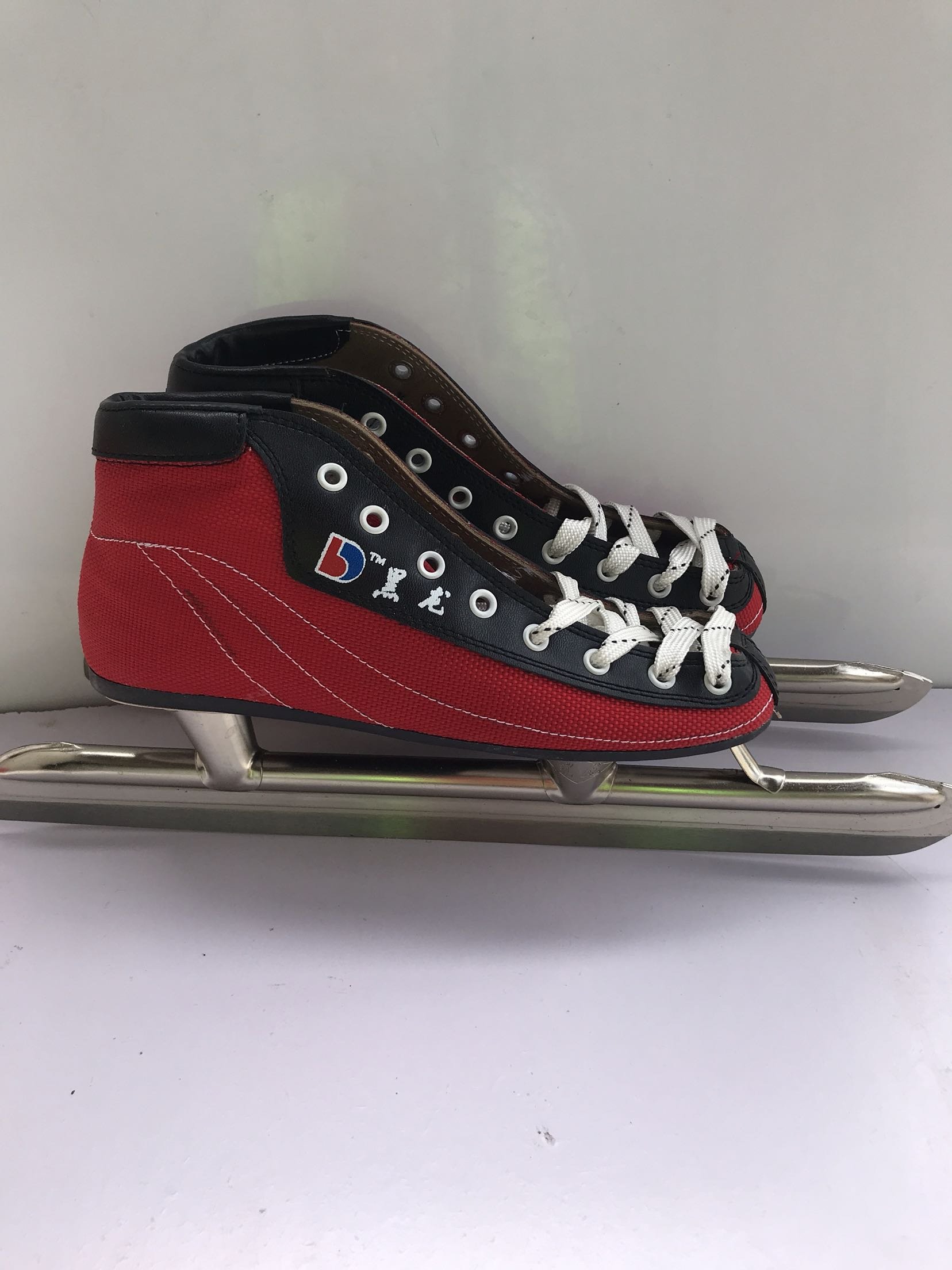 The old speed skates, skating skating skating shoes