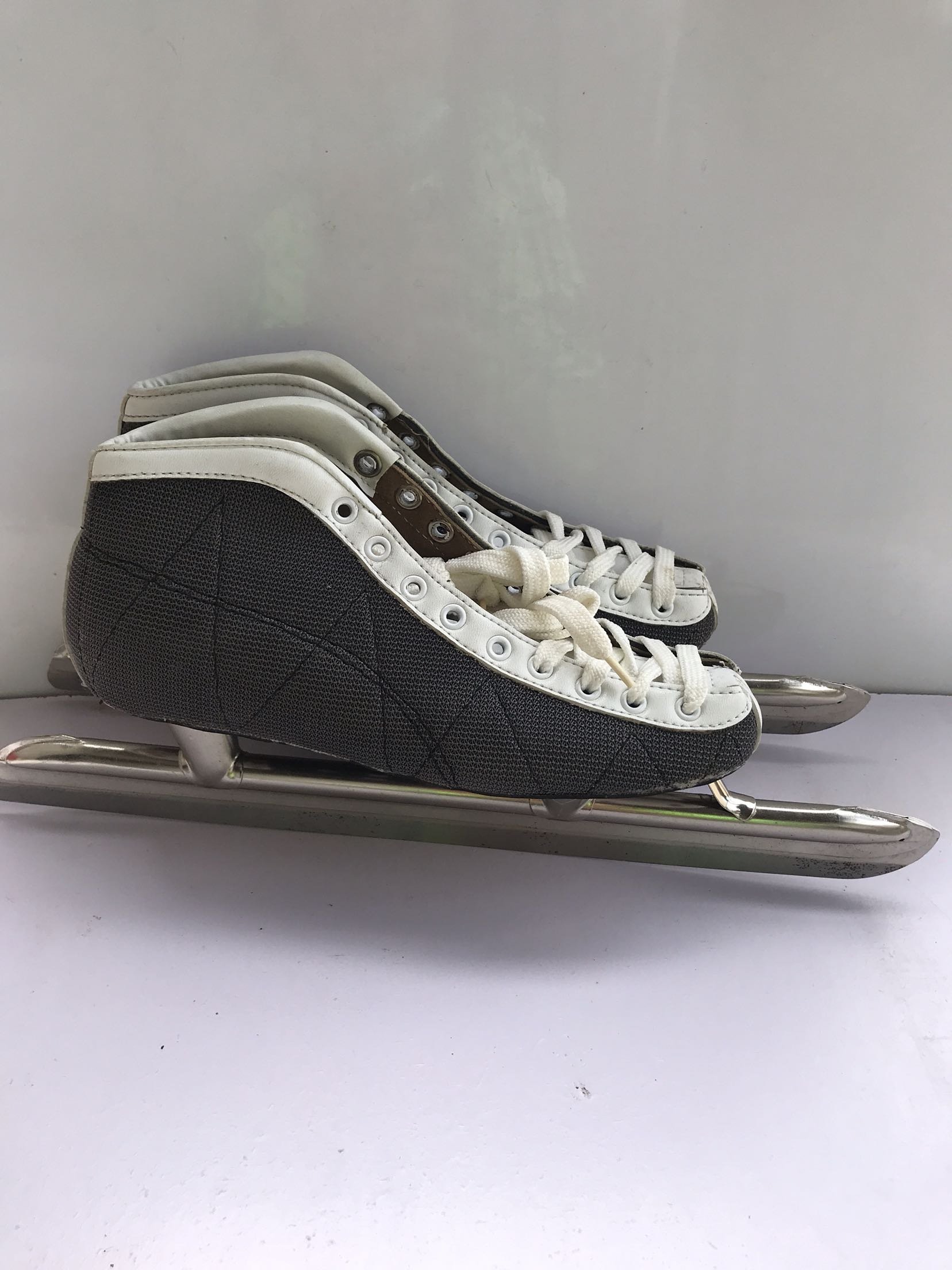 The old speed skates, skating skating skating shoes